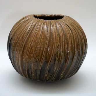 [伊勢﨑晃一朗]陶芸「黒畝壺」