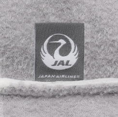 パーカ内側のJALロゴがオリジナルの証