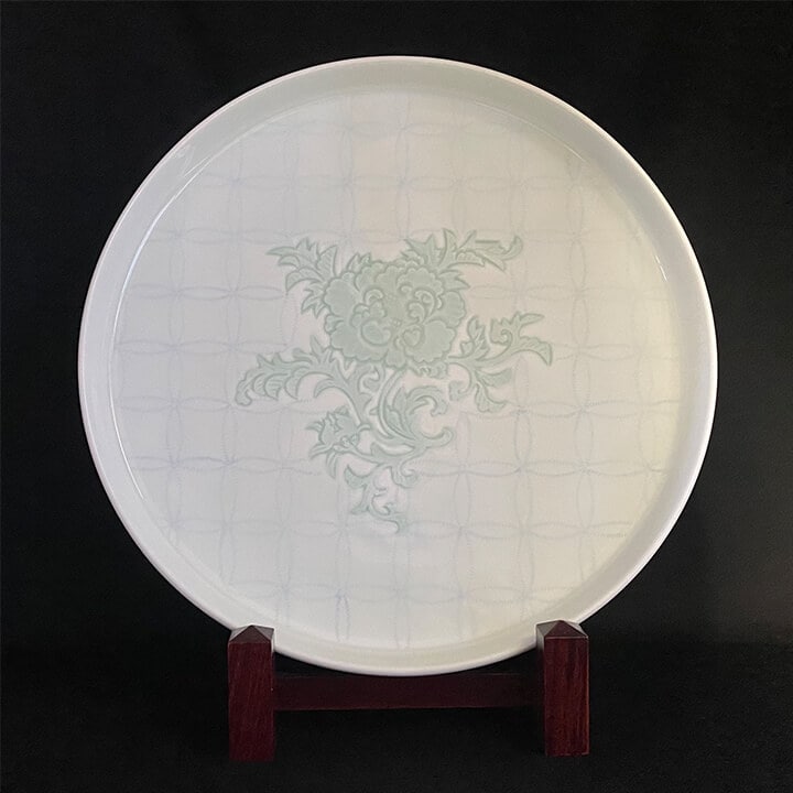白磁緑釉牡丹彫文皿