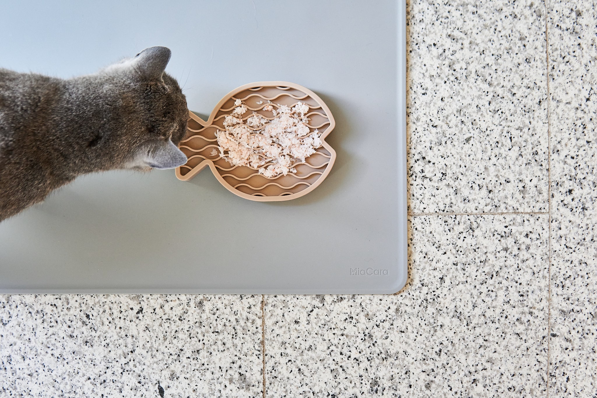 Pesce Activity Cat Toy Greige Greige