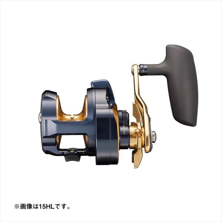 ダイワ ベイトリール 22ソルティガ 15L(左)