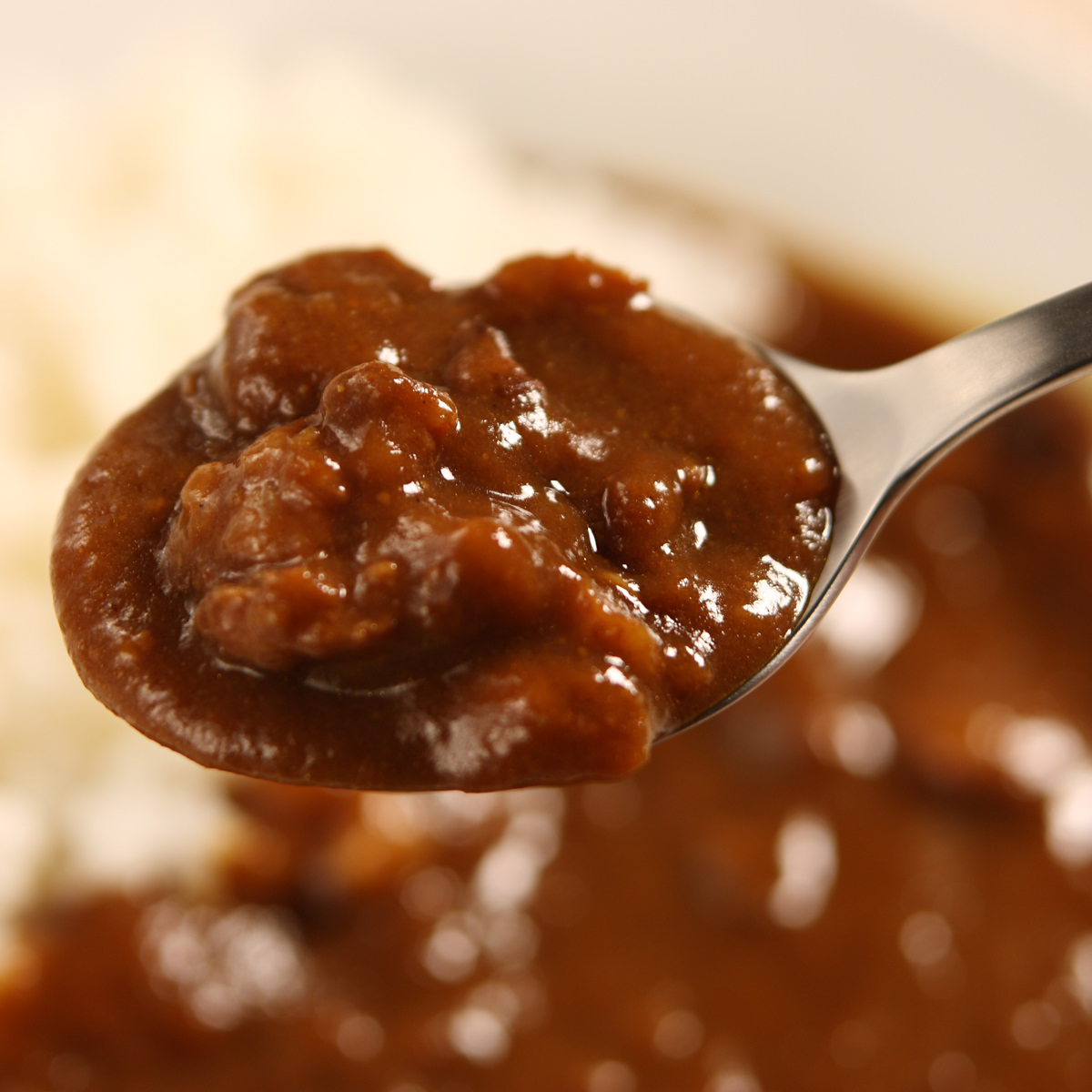 神戸牛 100%使用 じっくり煮込んだ 神戸ビーフ牛すじカレー 4食入〔200g×4〕