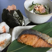 村上の塩引鮭 粗ほぐし 〔100g×5〕
