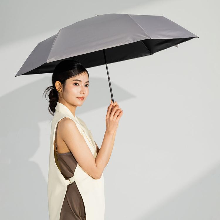 グレー