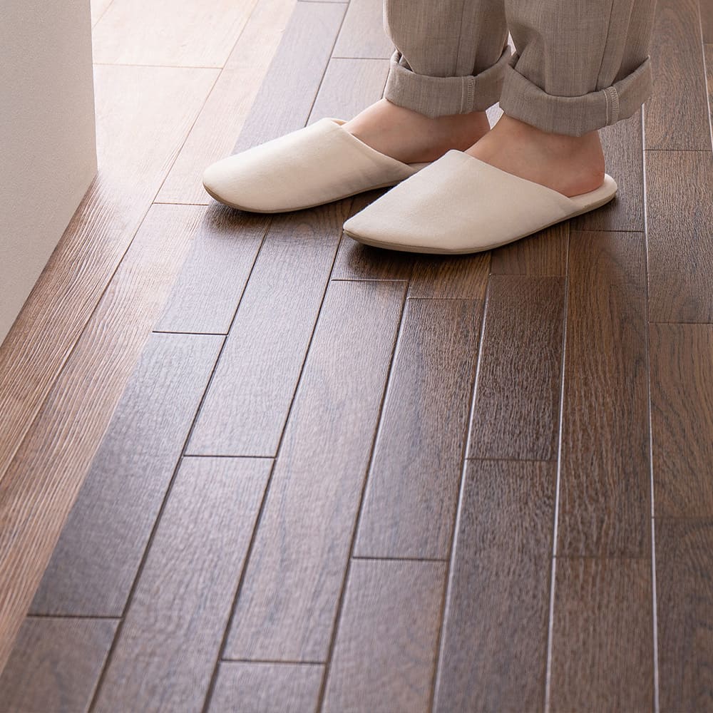 水拭きできるクッションフロア ダーク 60×240 【直送品】 返品・キャンセル・他商品と同時購入は不可
