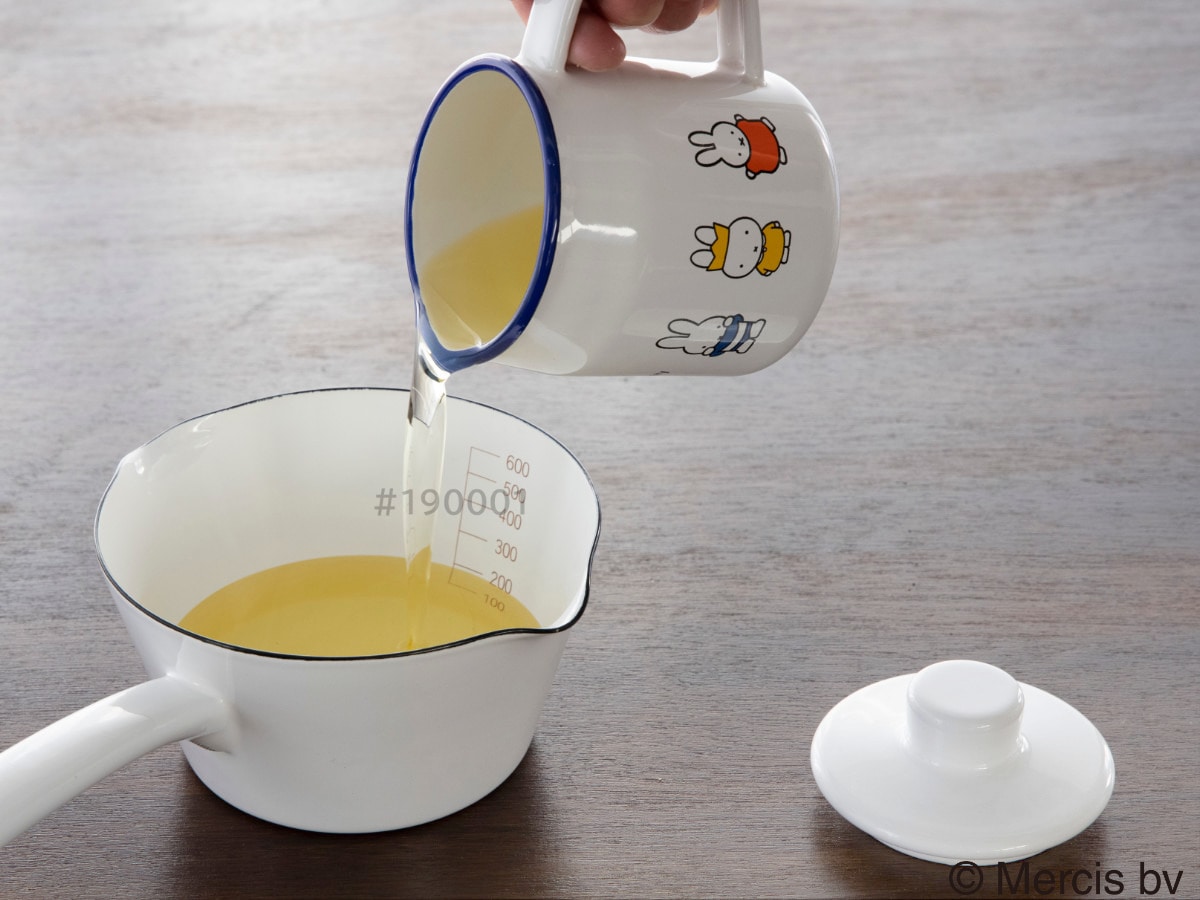オイルポット 350ml ミッフィー70周年 富士ホーロー Honey Ware ( 油ポット 油こし器 オイルストッカー ハニーウェア 0.35L コンパクト こし網付き ホーロー 琺瑯 油 保存 容器 ろ過 キャラクター ホワイト )