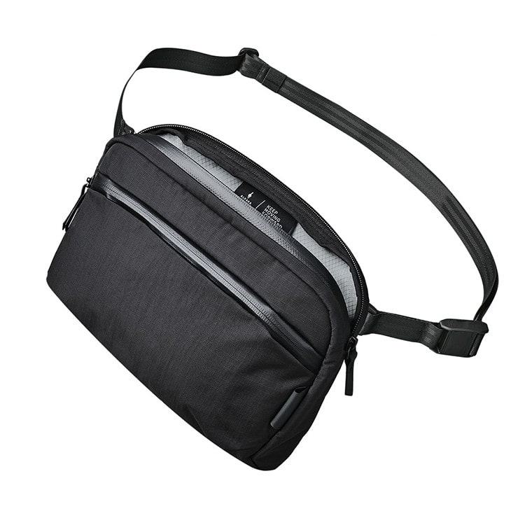 [ALPAKA]FLIGHT SLING 2L AXOFLUX ブラック