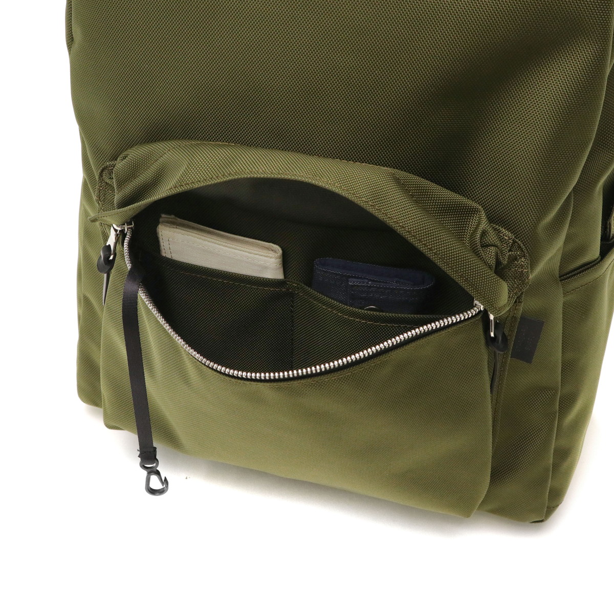 正規取扱店 スタンダードサプライ リュック STANDARD SUPPLY AIR NYLON COMMUTE DAYPACK リュックサック コミュートデイパック PC 13インチ B4 A4 大容量 軽量 ナイロン 日本製 限定 メンズ レディース KHAKI